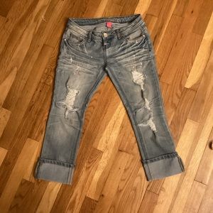 Almost Famous Distressed Capri Jean Size 3